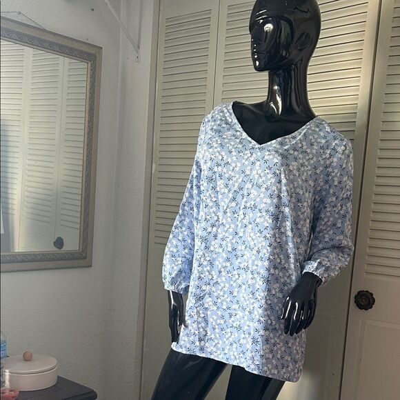 Mario Serrani Tops - Mario Serrani Floral Blue Women's Top size L/G